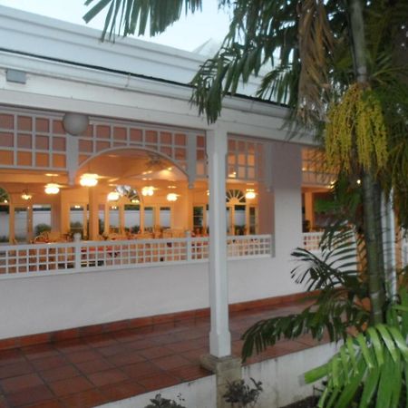 Hotel PomMarine Bridgetown Buitenkant foto