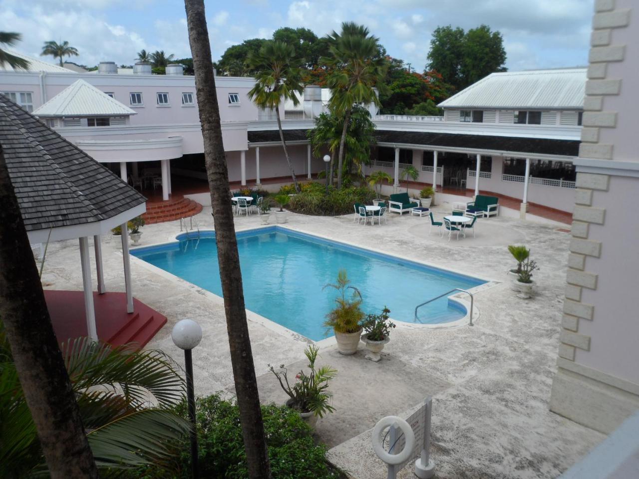 Hotel PomMarine Bridgetown Buitenkant foto